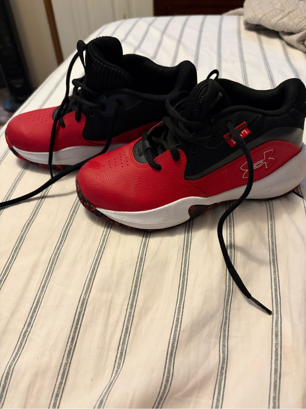 Under Armour Youth 3 basketball shoes